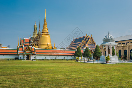 泰国曼谷玉佛寺庭院大皇宫旅行地标地方目的地外观寺庙尖塔背景图片