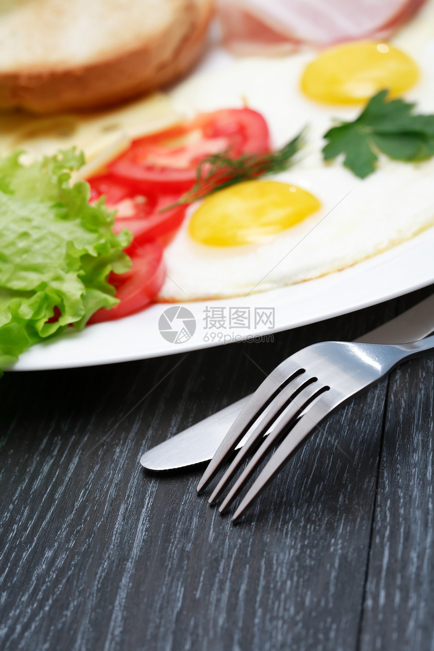 炸鸡蛋餐具熏肉盘子沙拉面包食物小吃火腿图片