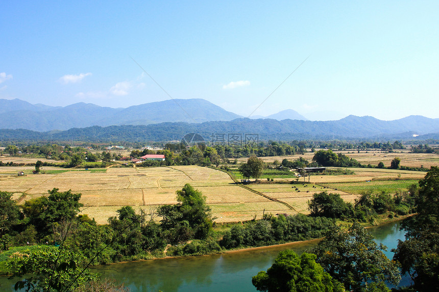 由老挝范维昂的宋河环绕假期热带文化村庄旅游旅行森林乡村场景绿色图片