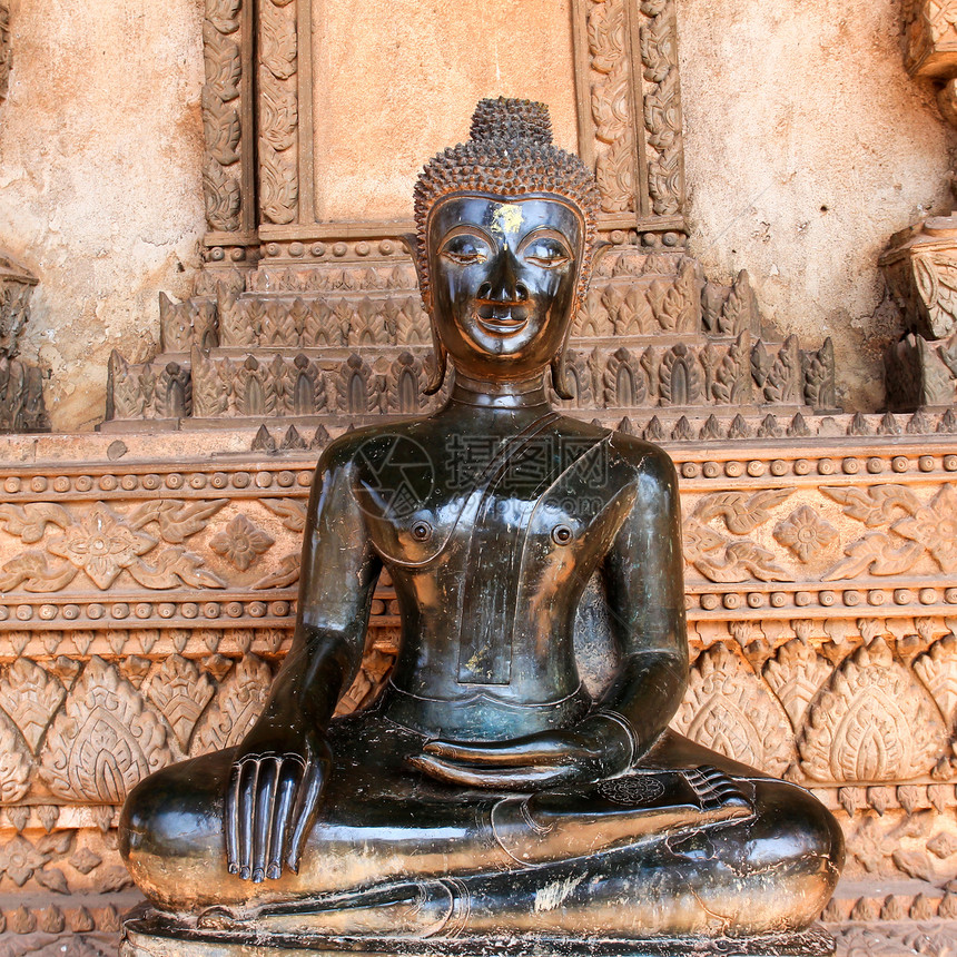 老挝万象的铜佛雕像艺术青铜宗教雕塑房屋历史博物馆旅行信仰山楂图片