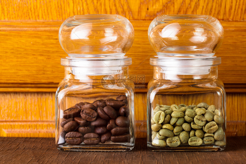 黑咖啡和绿咖啡瓶子咖啡豆子厨房绿色桌子盘子重量饮食酿造图片