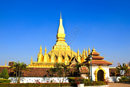 在老挝万象的瓦特帕那鲁昂 万象旅游遗产历史寺庙佛塔天空黄色国家旅行文化背景
