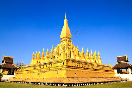 在老挝万象的瓦特帕那鲁昂 万象国家佛塔纪念碑遗产文化黄色宝塔建筑佛教徒天空背景
