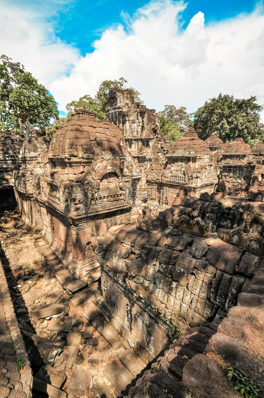 Angkor Wat综合体暹粒区古老的佛教赫默寺庙蓝色艺术石头天空建筑学文化雕像木头地标考古学图片