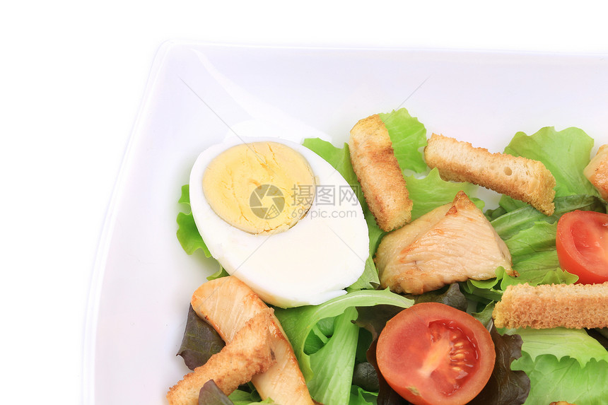 凯撒沙拉加鸡蛋和西红柿炙烤午餐面包块沙拉产品盘子蔬菜白色停止者油炸图片