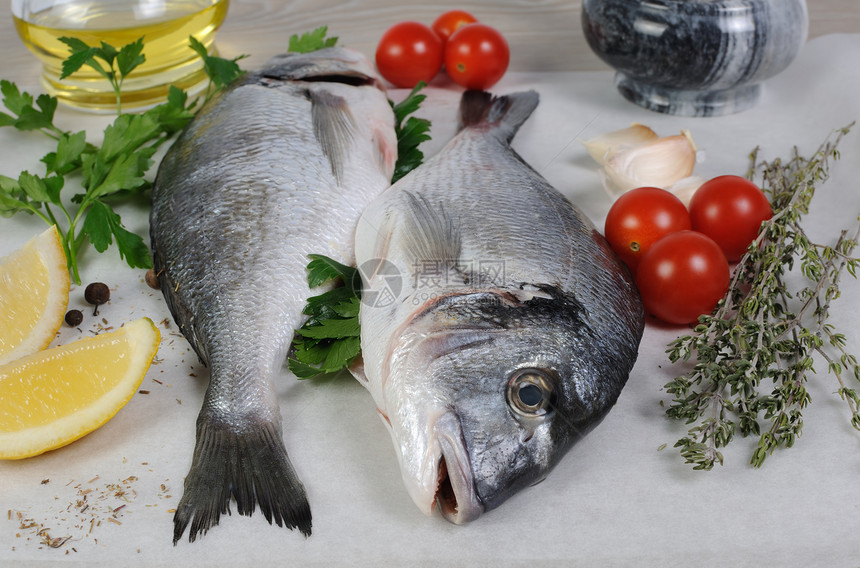 新鲜海水多拉多香料海洋小吃百里香烹饪胡椒钓鱼自助餐海鲜陶器图片