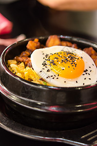 韩国菜二双边巴p盘子蔬菜牛肉石头美食食物背景