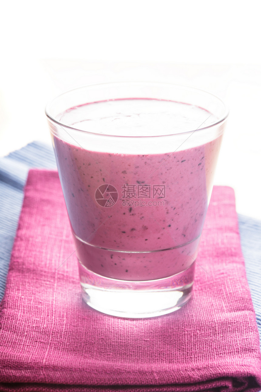 蓝莓冰雪粉色奶油玻璃蓝色饮料果汁茶点食物牛奶紫色图片