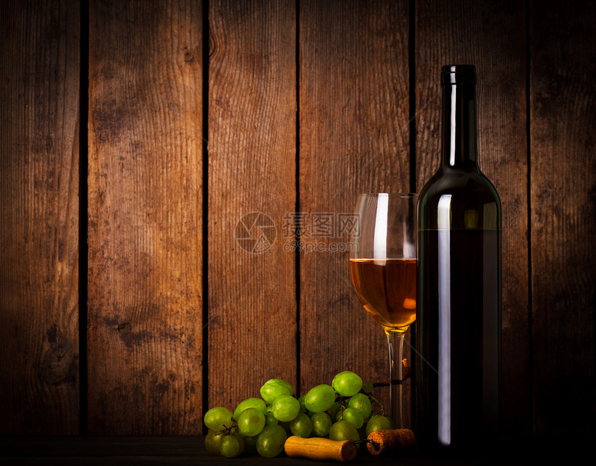 白葡萄酒奢华水果用具享受白酒软木酒精标签叶子玻璃图片