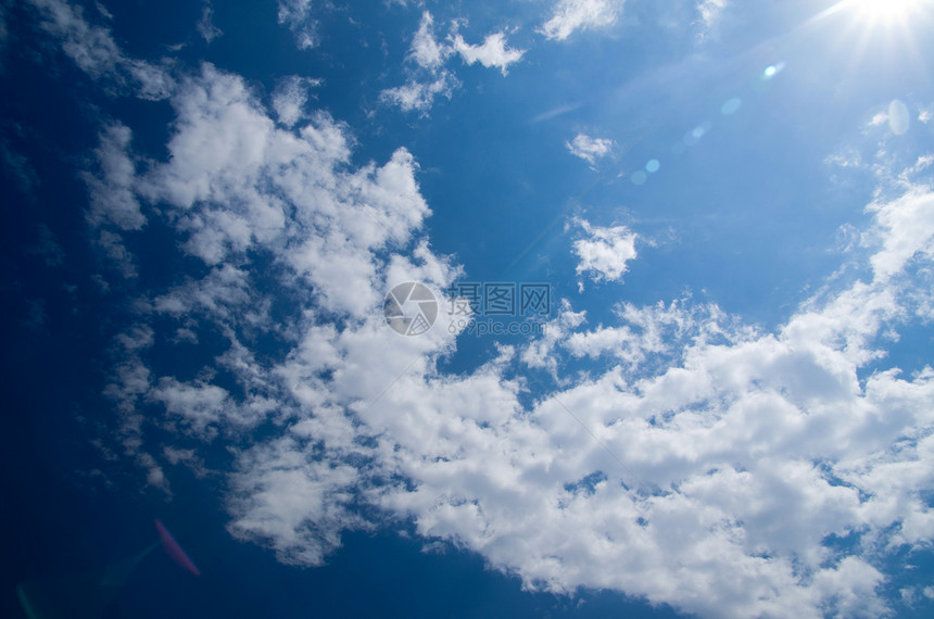 蓝蓝天空沉淀天蓝色天气云景积雨气氛气候水分蓝色晴天图片