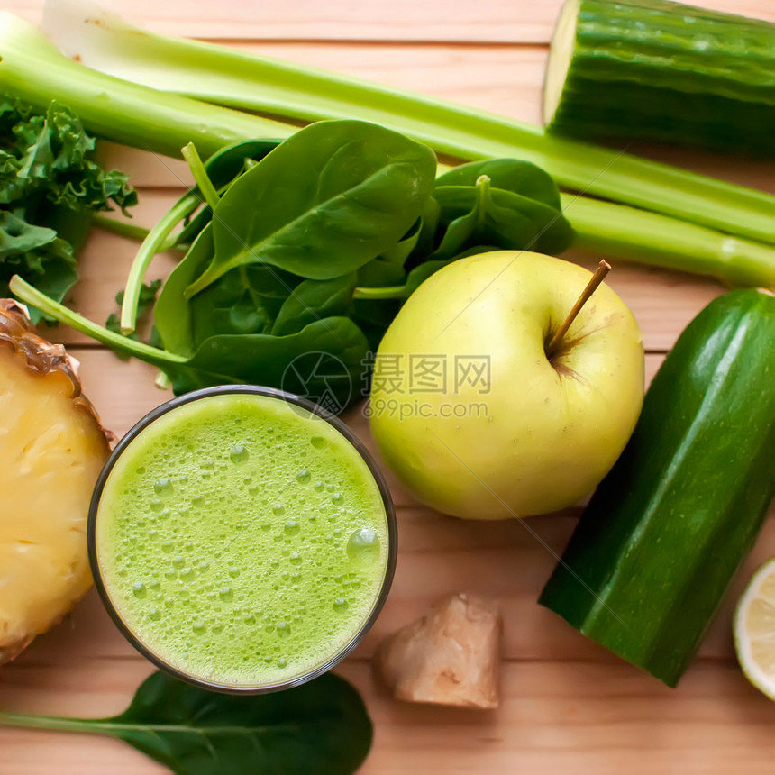 健康绿色脱毒汁桌子叶子菠菜营养薄荷菠萝芹菜养分饮料黄瓜图片