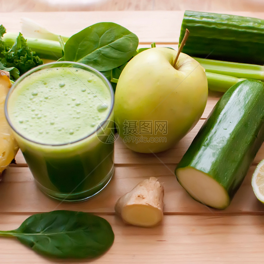 健康绿色脱毒汁菠菜活力玻璃蔬菜菠萝柠檬饮食黄瓜水果食物图片