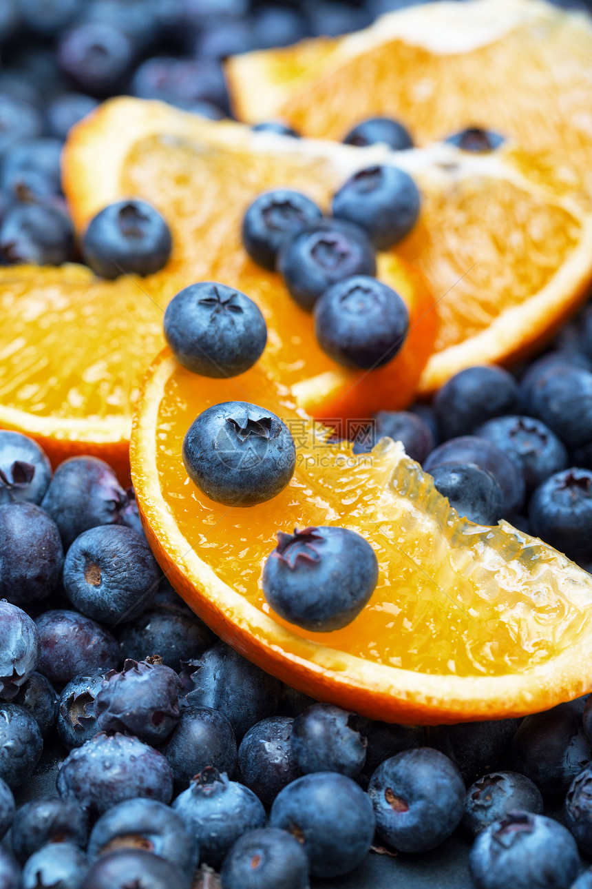 新鲜采出带橙色的蓝莓采摘浆果橙子水果蓝色食物农业圆形覆盆子图片