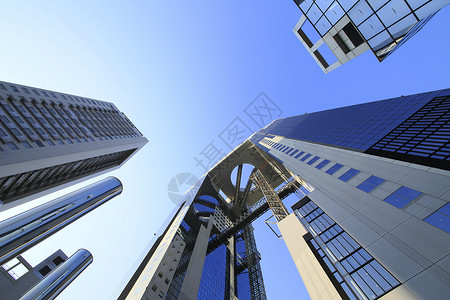 美高梅建筑日本大阪的蓝天空和美田天楼玻璃反射地点办公室城市高楼建筑学天空摩天大楼职场背景