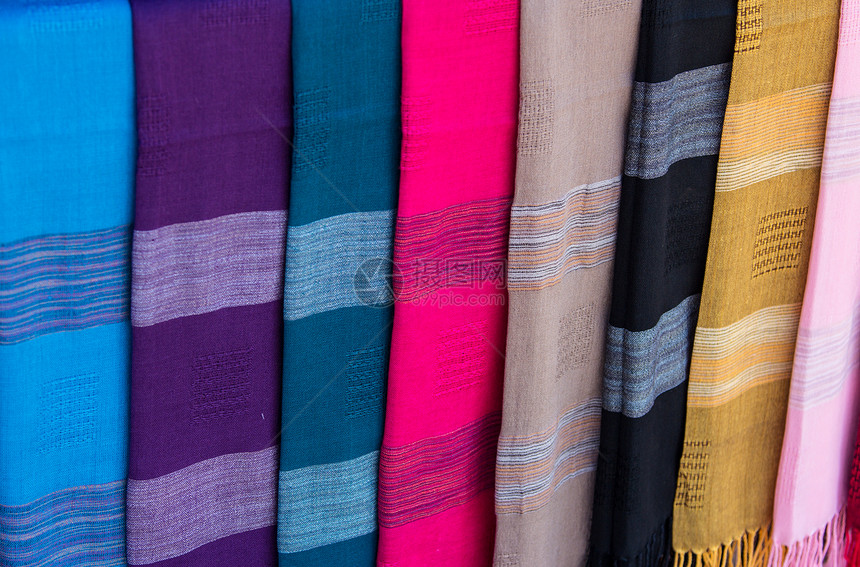 在市场上发现的制造厂家投标材料丝绸螺栓织物纺织品纤维图片