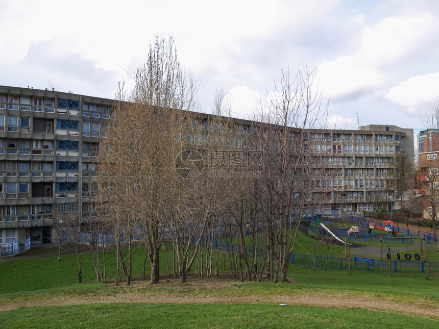 伦敦罗宾汉花园野兽派王国兜帽地标杰作社论建筑学住房花园财产图片