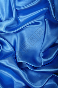平滑优雅的蓝色丝绸作为背景布料折痕海浪银色投标纺织品天蓝色材料曲线织物背景图片