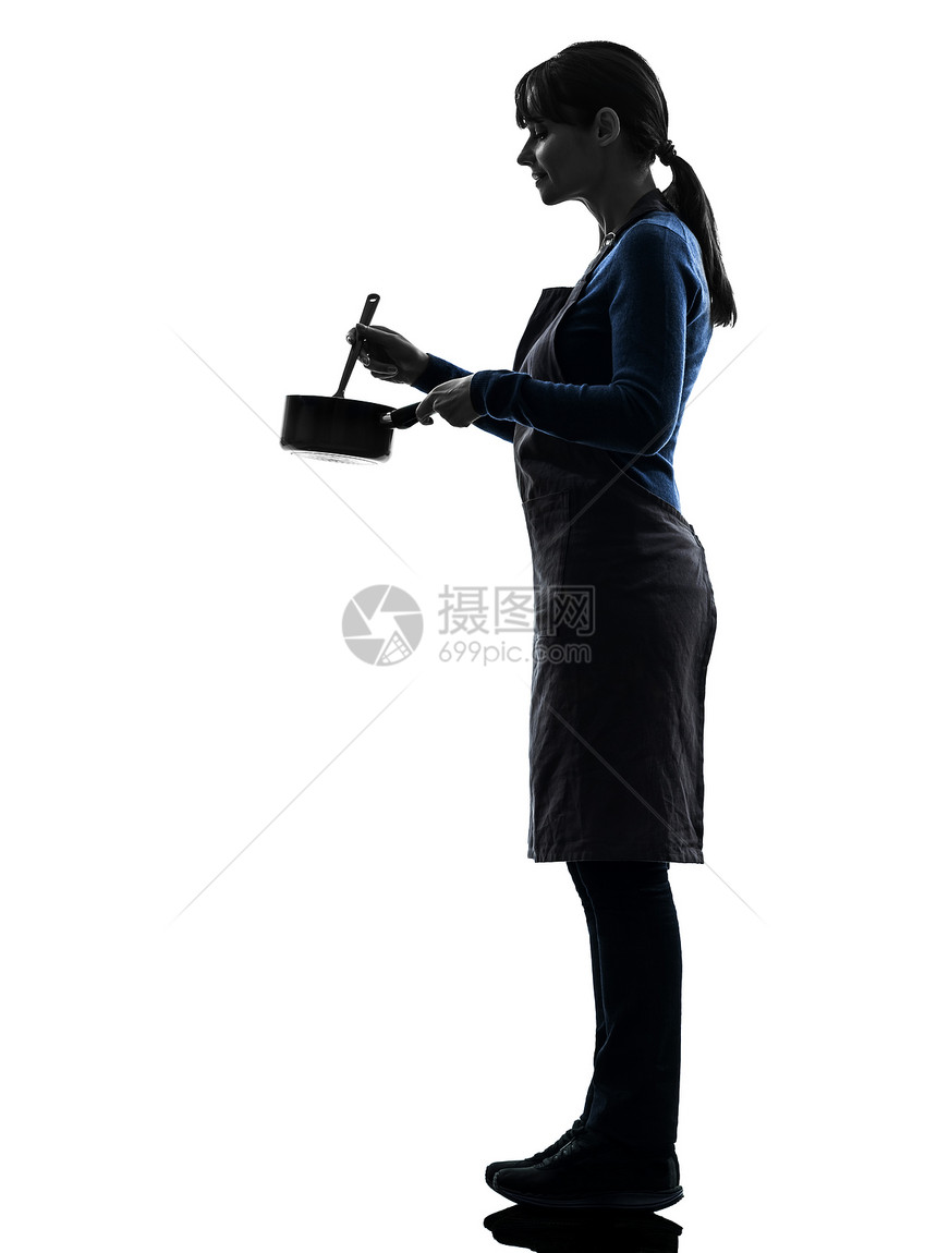 妇女烹饪混合的酱粉双影带阴影勺子飞碟成年人餐具女士女性白色平底锅食物图片