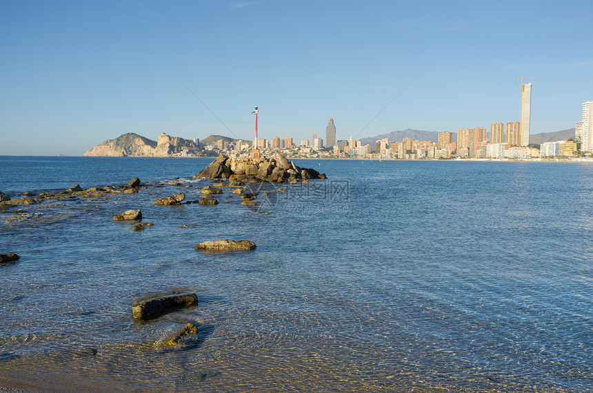 贝尼多尔姆天线摩天大楼水平晴天天际海岸旅游阳光海滩假期灯塔图片