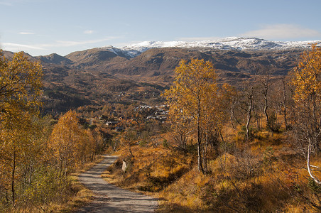 秋季山区公路背景图片