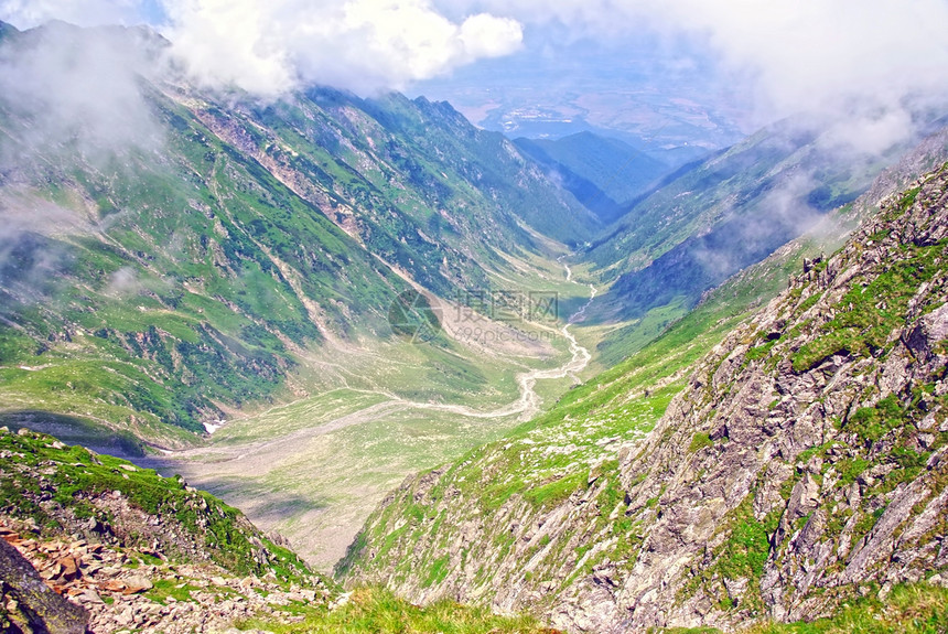 阿尔卑斯河谷地理爬坡首脑石头侵蚀风景草地闲暇登山远足图片