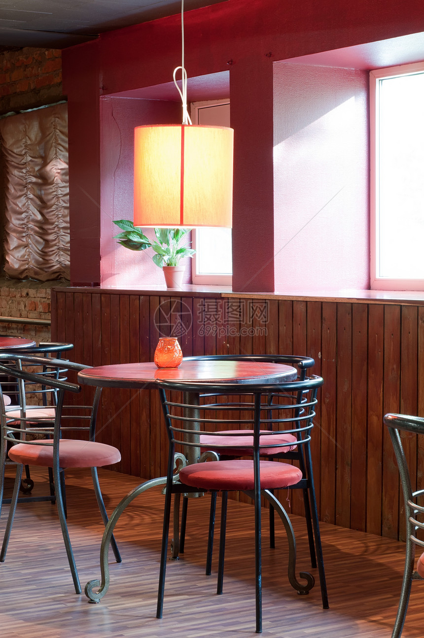 台球室的桌子房间酒吧食堂用餐凳子地面场景家具座位木头图片