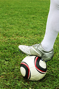 踢足球足球服前锋运球运动足球团队足球场运动员背景图片