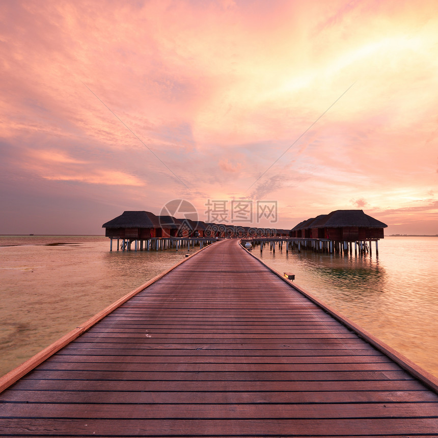 马尔代夫海滩日落平房旅行奢华码头假期别墅酒店海岸线海洋平台图片