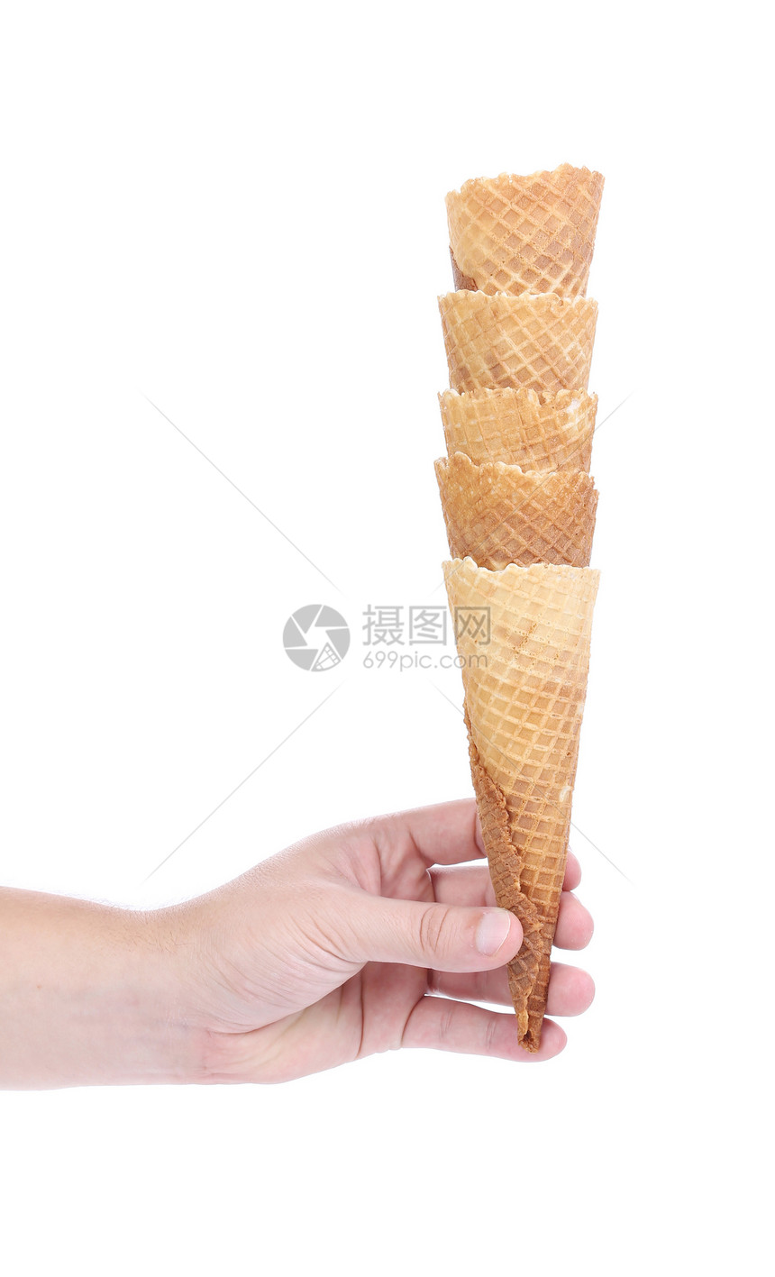 手握着冰淇淋面包杯的柱子图片
