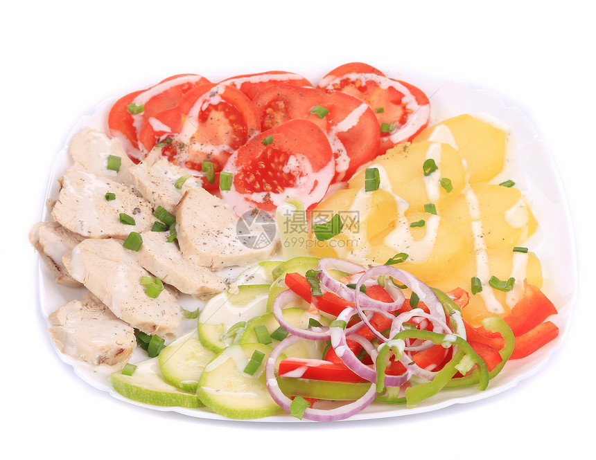 鸡肉沙拉加土豆绿色食物家禽黄色休息大葱辣椒白色盘子宏观图片