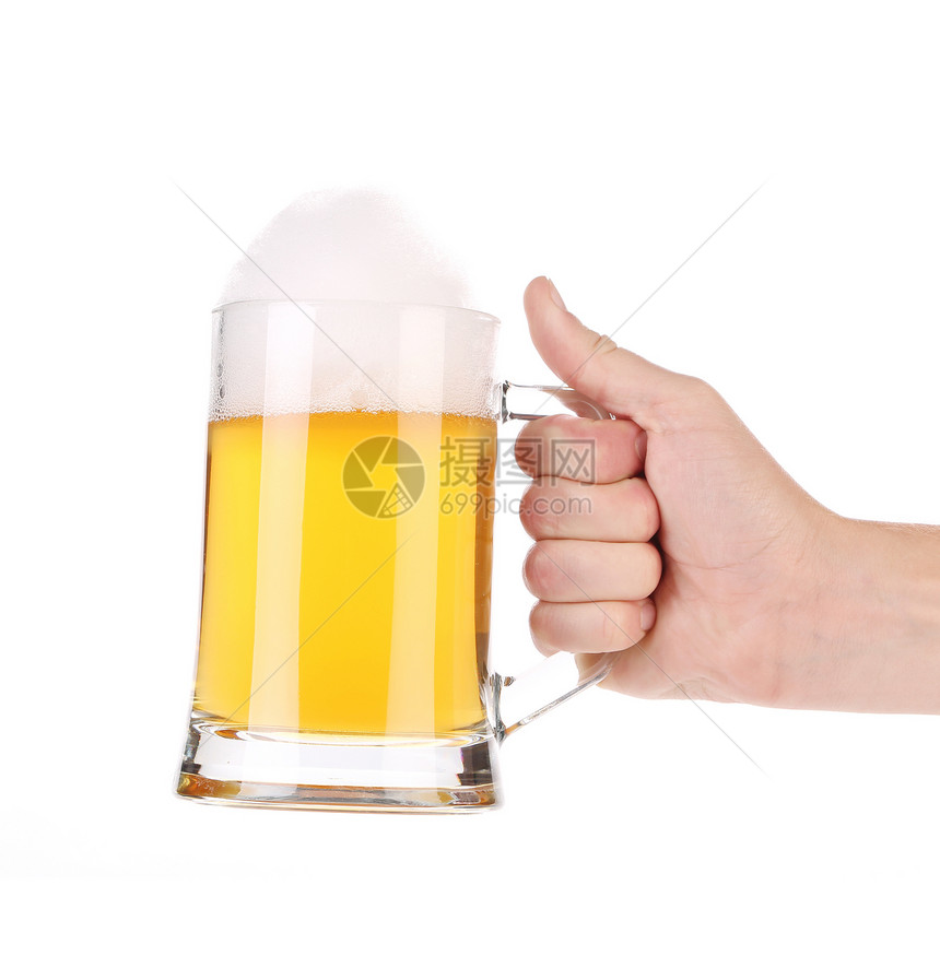 手拿啤酒杯来汽水杯子黄色白色玻璃饮料酒吧茶点棕色宏观图片