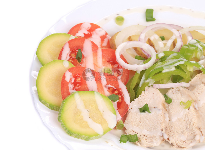 鸡肉沙拉加土豆午餐休息盘子绿色红色胸部宏观大葱胡椒家禽图片