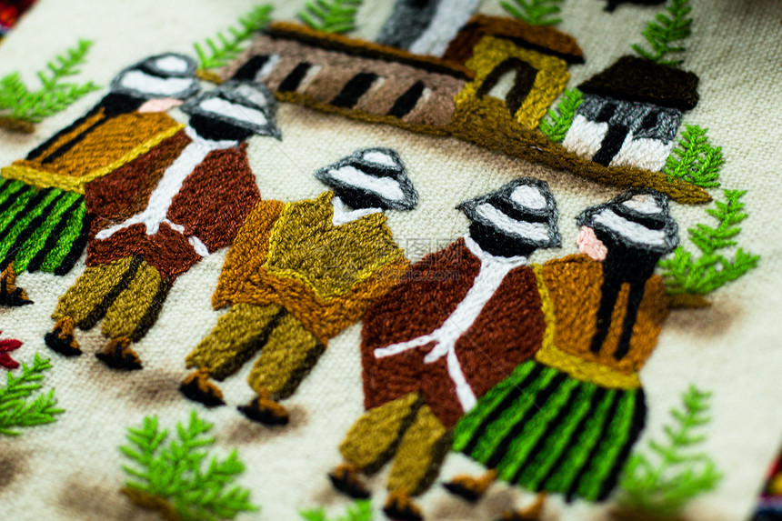 秘鲁 南美洲市场上的多姿多彩的制造业小地毯蓝色纺织品工艺展示编织手工彩虹毯子工匠图片