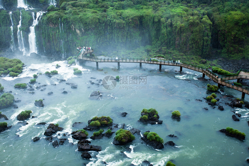 伊瓜苏瀑布 世界上最大的瀑布系列 位于巴西和阿根廷边境 从巴西一侧看旅游白内障蓝色丛林地标国家峡谷流动公园环境图片