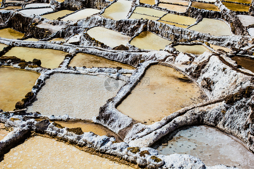 秘鲁 Pre Inca传统盐矿萨利纳斯梯田平底锅游客山坡矿物盐碱地天线历史性旅行萃取图片
