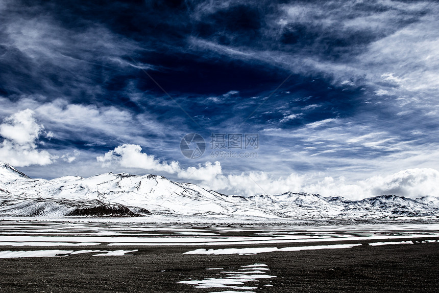 蓝色天空和白云之上的沙漠和山丘 玻利维亚阿尔提平洛植物风景荒野火山地区旅游公园高原山脉高度图片