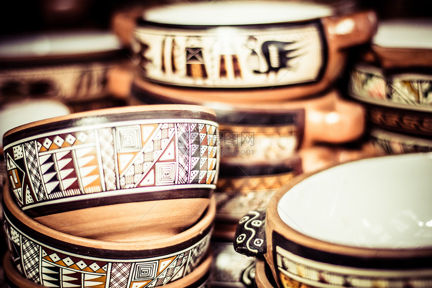 秘鲁 南美洲当地市场的陶瓷贸易工艺茶壶旅行销售店铺装饰品杯子制品黏土图片