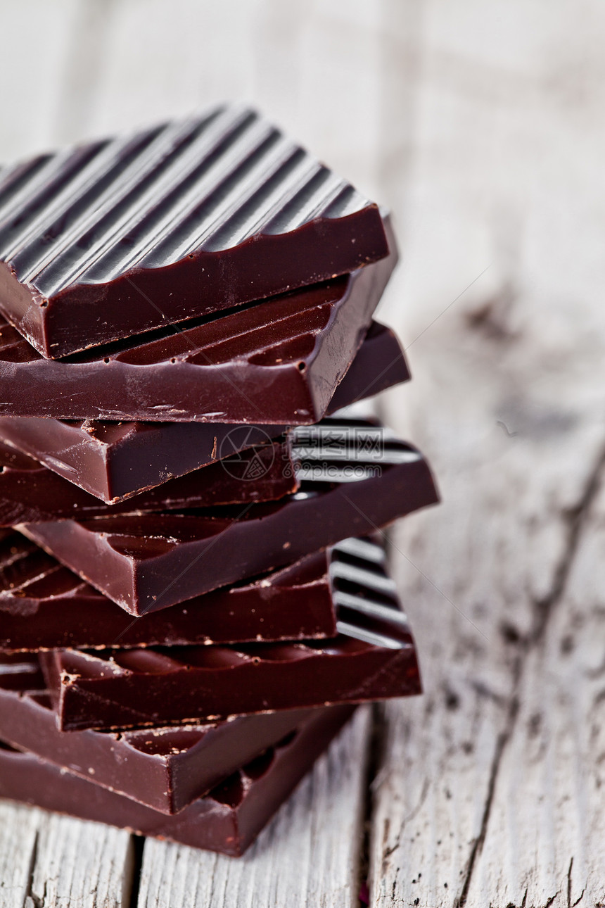 巧克力糖果堆叠图片