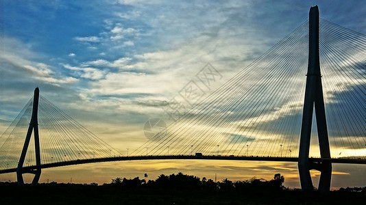 芹苴桥Can Tho桥地标城市运输黄色场景日落日出水平橙子天空背景