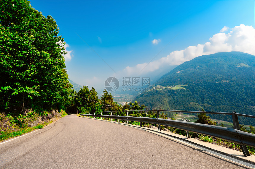 意大利阿尔卑斯山生态国家曲线顶峰森林旅行警告危险蓝色航程图片