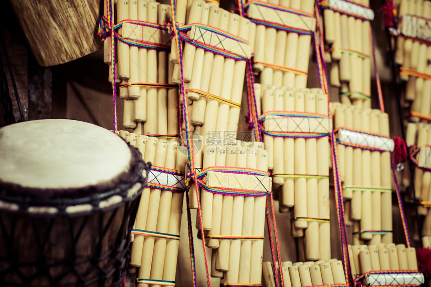 秘鲁当地市场中 真正的南美大洲粉丝历史竹子拉丁文化长笛乐器艺术管道利马初洛图片