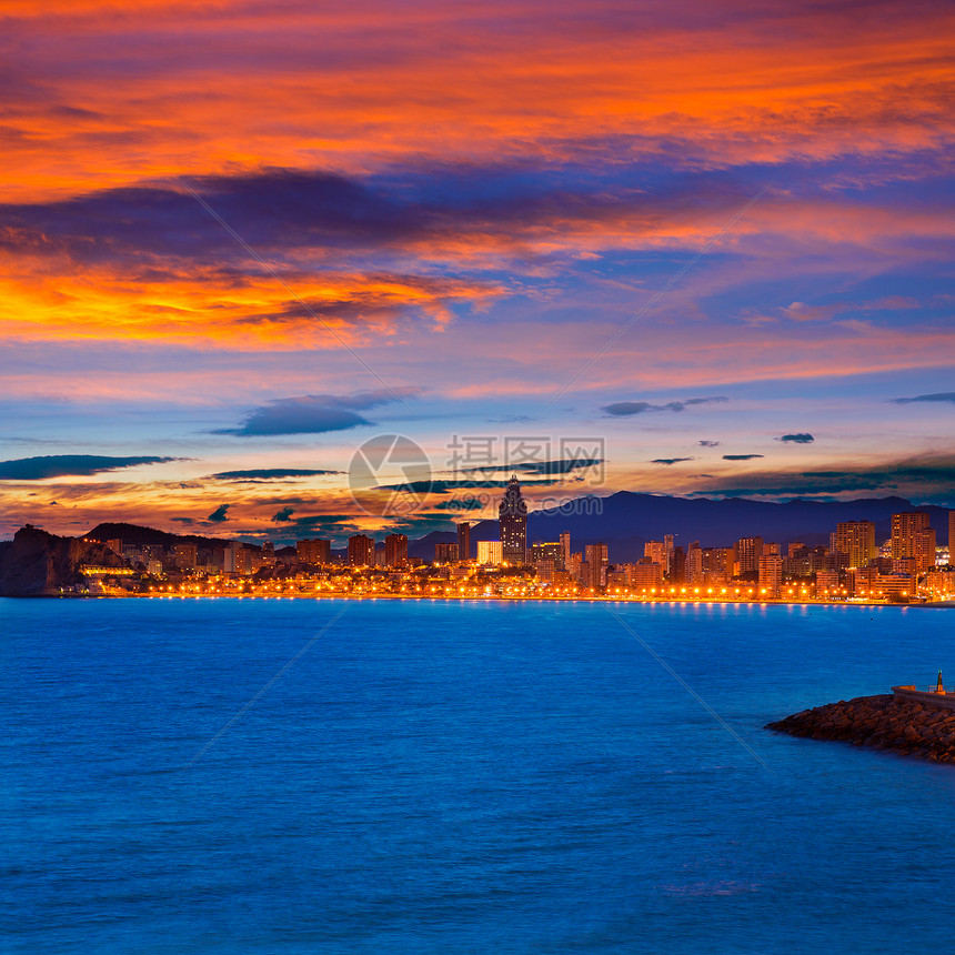 日落游戏 西班牙Poniente海滩地标城市海岸线蓝色天空社区橙子波浪海岸假期图片