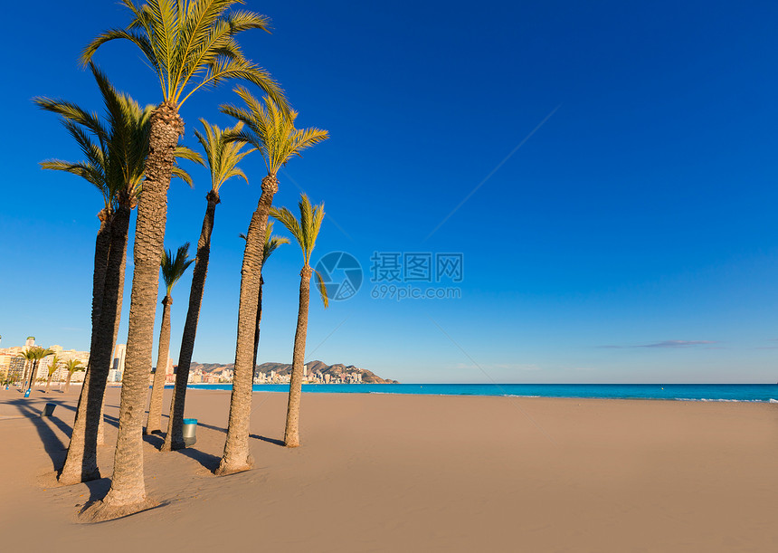 西班牙海滩旅游城市白色波浪海景天空海岸海洋地平线景点图片