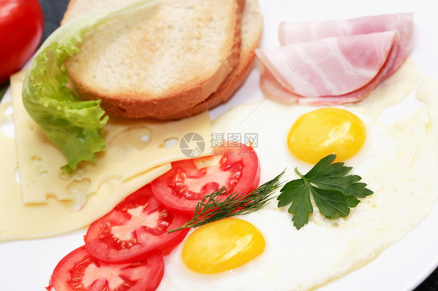 炸鸡蛋盘子餐具食物熏肉面包小吃沙拉火腿图片