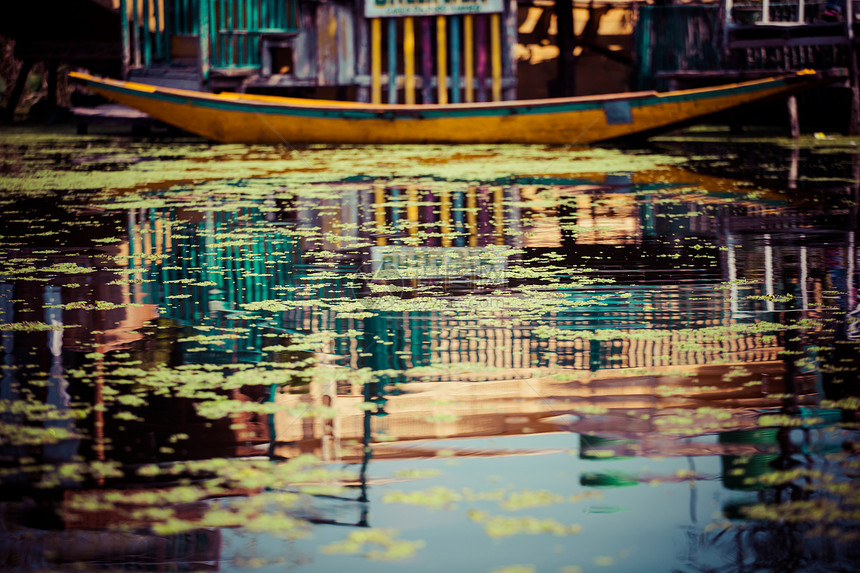 达尔湖的Shikara船旅行开发木头市场文化住宅酒店风景城市运输图片