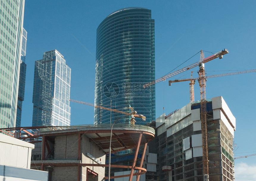 办公楼建筑建造费城市建筑物场景水平蓝色起重机玻璃工程建筑学商业图片
