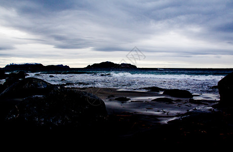挪威海滩岩石海洋多云海浪背景图片