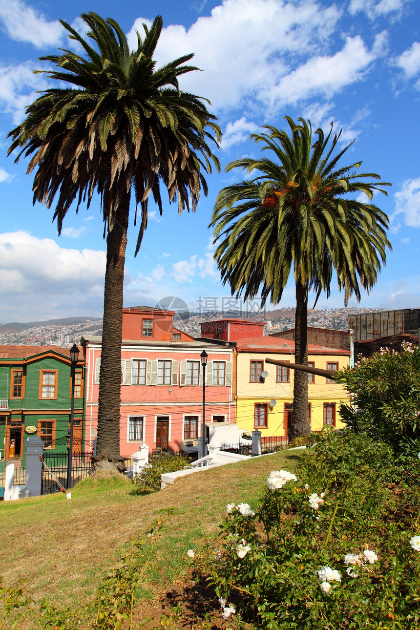 在智利瓦尔帕莱索的多彩房子 在港口观望 教科文组织世界遗产风景建筑学晴天住宅地区城市文化街道景观海景图片