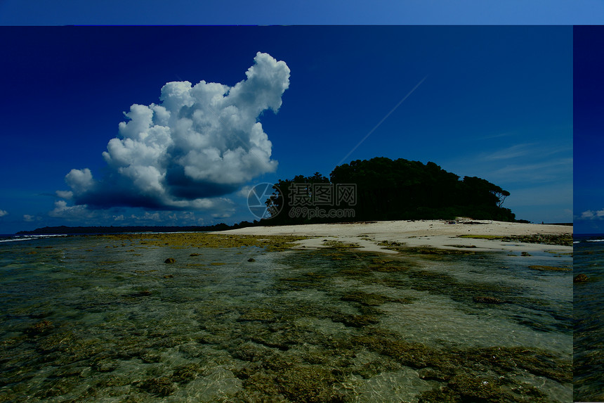 低潮 蓝色天空和白云 在珊瑚海滩 安达曼岛反射海洋海岸风景海岸线孤独晴天支撑海滩假期图片