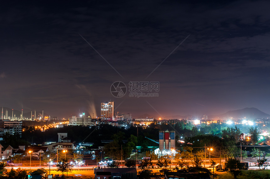 城市摩天大楼夜景图片